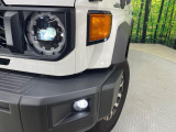 【LEDヘッドライト】悪天候や夜間走行時も良好な視界を確保し安心して運転できる高輝度LEDヘッドライトを装備!点灯速度が早く、消費電力も抑えられています。