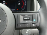 運転支援機能・プロパイロット搭載。 設定した速度で定速走行でき、先行車に自動で追従走行も可能です。さらにハンドル支援機能もあり、車線の中央を走るように制御してくれます。