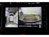 車両を上から見たような映像表示するパノラミックビューモニター付き!