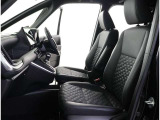 高いホールド性で運転姿勢が安定します。長距離ドライブでも疲れにくいのが魅力です。快適なドライビングライフをお送りください♪