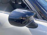 自動防眩機能を備えたルームミラー。ETC車載器を搭載しておりスタイリッシュかつ機能性を兼ね備えております。