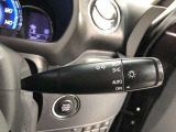 周囲の明るさに応じて自動でヘッドライトの点灯・消灯が出来る機能です。トンネル通過時にライトの付け忘れ・消し忘れが無くなり雨の日や夕方の走行も安心・安全ですね♪
