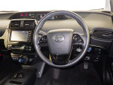運転席まわりです。 各操作スイッチは使いやすい位置に配置されてます。