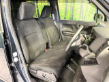 運転席まわりには十分なスペースがあり、大柄な方でもゆったり運転していただける環境です。