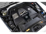 4.0L V型8気筒DOHCツインターボ、585ps/86.7kgm、全長&times;全幅&times;全高mm 4665&times;1985&times;1975mm、車両重量 2530kg