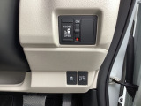 スライドドアの開閉、横滑りを防止するVSA等のスイッチは運転席の右側、手の届きやすい位置にあります。