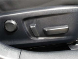 運転席はパワーシートなのでお好みのドライビングポジションに調整可能です♪