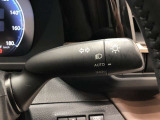 ライトスイッチです。「AUTO」にすると外の明るさに応じてスモールライト・ヘッドライトが自動でON・OFFします。夕暮れ時や屋内駐車場、トンネルなどに便利です。