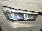 LEDヘッドライトです。デザイン性がよくとても明るいので、夜間の走行や悪天候でも安心です。しかも長寿命!
