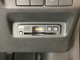 ハンドルの右下にETCがついています。高速道路の料金所の通過も楽々です!。 カードの取り出しもしやすい場所についています。