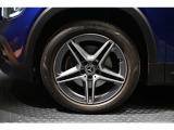 メルセデスの認定中古車「サーティファイドカー」では、万一お車が故障した場合も、ご購入後1年間もしくは2年間※は走行距離にかかわらずメルセデス・ベンツ正規サービスネットワークで無料修理いたします