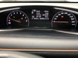 大型メーターで視界も良好な運転席廻りです。運転時の視線移動が少なくて済むので、安全性にも一役かってくれます。