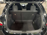 トランク収納スペースをご確認ください。荷物の積み下ろしがしやすい広さを確保しており、日常使いからレジャーまで幅広く活用できます。