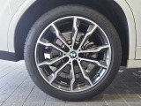 右後リヤ 275/40R20