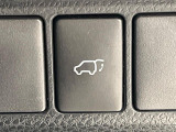 【パワーバックドア】スマートキーや運転席のボタンを押すだけでリアゲートが自動で開閉します!荷物を持っている時や、高い位置にあるバックドアを閉める際に便利な機能です♪
