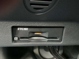 【ETC2.0】日産オリジナルナビとの連動モデルです。ITSスポットとの高速、大容量、」双方向の通信が可能で、次世代の運転支援サービスを受けることができます。