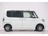 県内13店舗にて常時500台以上ダイハツ車を展示中です。見て、触って、納得のいく一台をぜひ見つけてください。