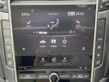 【左右独立温度コントロール式フルオートエアコン(DUAL/SYNC)】運転席側と助手席側でそれぞれ自由に温度設定ができ、快適な風量やモードなどを自動調整します!