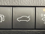【パワーバックドア】スマートキーや運転席のボタンを押すだけでリアゲートが自動で開閉します!荷物を持っている時や、高い位置にあるバックドアを閉める際に便利な機能です♪