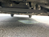下廻りもとてもキレイな状態です、長くお乗り頂けるよう弊社はサビ腐食のない車両を厳選仕入れしています!