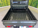 積み下ろしのしやすいデッキにはたっぷりと荷物を積み込んでいただけます。遊びから仕事まで、様々なシーンで頼れます♪