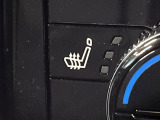 【シートヒーター】寒い日に重宝するシートヒーター!エアコンより早く温まってくれるので寒がりの人も安心ですね♪エアコンの温風は乾燥するから苦手、という方にもをおすすめです。