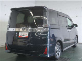広々とした車内空間に優れた燃費性能。更にデザインも上質で人気のお車です!
