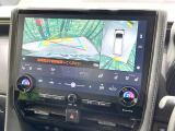 【パノラミックビューモニター】専用のカメラにより、上から見下ろしたような視点で360度クルマの周囲を確認することができます☆死角部分も確認しやすく、狭い場所での切り返しや駐車もスムーズに行えます。