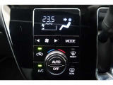 ★エアコンはオートタイプが装着済みです!オートモードにしておけば、車内温度を設定するだけで風の料や吹き出し口の切り替えを機械が行ってくれます!一年中快適な環境を作れますよ♪