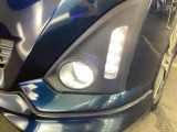 【LEDフロントフォグランプ+LEDイルミネーションランプ】夜道を明るく照らし、視界が悪い雨天時でも安心です。