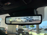【デジタルインナーミラー】後席の大きな荷物や同乗者で後方が確認しづらい時でも安心!カメラが撮影した車両後方の映像をルームミラー内に表示。クリアな視界で状況の確認が可能です!