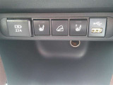 運転席・助手席にはシートヒーターが付いております!USB電源も付いています!