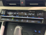 左右独立温度コントロールフルオートエアコンです。運転席、助手席それぞれで独立して温度設定ができます。冷え性の方が乗っても安心ですね♪