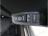 運転席ドアの操作しやすい位置にミラー操縦スイッチがついておりますので、ストレスなく自分のフィットする位置にセッティング頂けます。