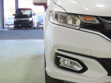 LEDヘッドライトは、点灯の瞬間から光量を発揮し、突然暗くなるトンネルなどでの安定感を高めます。