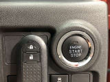 エンジンスタートスイッチです。キーが車内にあれば、エンジンの始動や停止はスイッチを押すだけ!キーを取り出す手間を省き、ワンプッシュで操作できるので簡単でスムーズです。