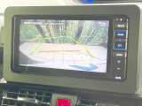 【バックカメラ】駐車時に後方がリアルタイム映像で確認できます。大型商業施設や立体駐車場での駐車時や、夜間のバック時に大活躍!運転スキルに関わらず、今や必須となった装備のひとつです!