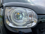 LEDヘッドライト付き!視認性の高い白色光なので路面や側道の障害物を見やすくし、広く明るい視野で夜間運転を安全サポート♪