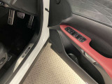 運転の操作性、快適性など全てはシートポジションから始まります。ドライバーごとの好みのポジションを記憶できるシートメモリーは、欠かせない機能です。