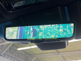 【デジタルインナーミラー】後席の大きな荷物や同乗者で後方が確認しづらい時でも安心!カメラが撮影した車両後方の映像をルームミラー内に表示。クリアな視界で状況の確認が可能です!