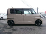 両側オートスライドドアですので、狭い駐車場での、乗り降りも、しやすく便利です。