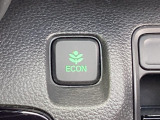 【eコンスイッチ】低燃費運転をサポートするECONモード。スイッチをONすると、エンジンやトランスミッション、A/Cなどを協調制御し、燃費の向上に貢献。エコドライブの効果を高めます。