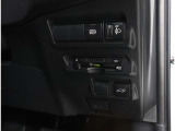 窓を開けずに料金所を通過できる今やもう必需品のETC!インパネにスッキリ装着したビルトインタイプです♪ETCカードの入れ忘れ・抜き忘れを音声やアラームで教えてくれるので、入れ忘れ・抜き忘れを防げます♪