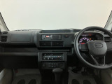 届出済未使用車のハイゼットトラックスタンダードが入荷しました♪お仕事に便利なベーシックなタイプです!AM/FMラジオ装備☆ご来店にて現車確認いただけるお客様のみの販売とさせていただいております。