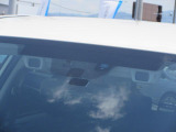 アイサイトは人の目と同じように2つのカメラでクルマ、人、2輪車を識別、判断し必要に応じて制御を行う運転支援システムです。