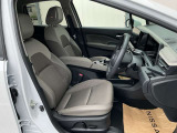 運転席まわりです。実際に座ってみて、乗り心地を体験してみてください。