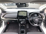 シンプルながら機能性溢れる運転席廻りです。視界性もよく、運転しやすいですよ。