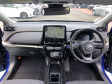 シンプルながら機能性溢れる運転席廻りです。視界性もよく、運転しやすいですよ。