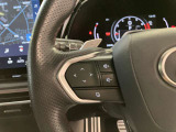 オーディオや運転支援機能などを手元で操作できるステアリングスイッチ。操作時の視線移動が少なく、安全にも貢献します。