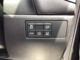 各種機能の切替スイッチは運転席パネル下に集約されています。任意で切り替え可能なため状況に合わせてお使いください。